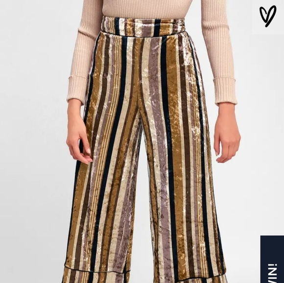 Lulu's frou frou cropped velvet pants - Picture 4 of 4